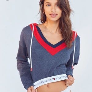 Tommy Hilfigur X UO exclusive Cropped Hoodie
